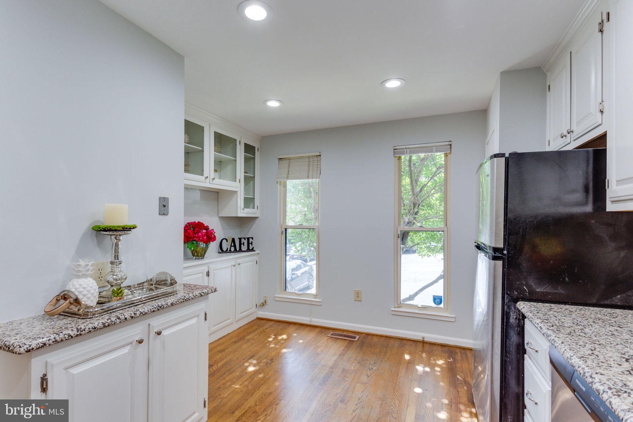 TYSONS COURT - Residential