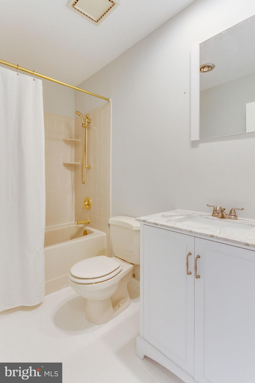 TYSONS COURT - Residential