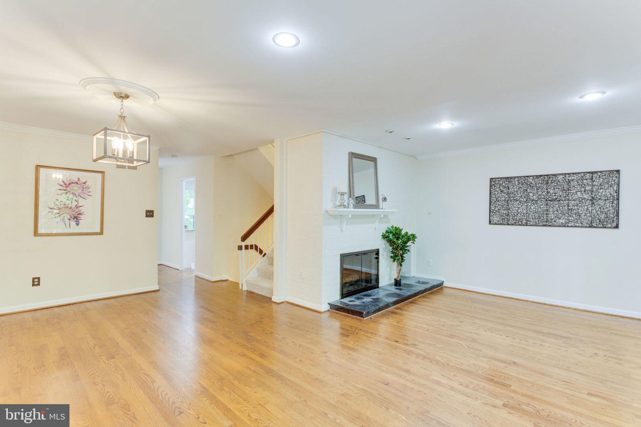 TYSONS COURT - Residential