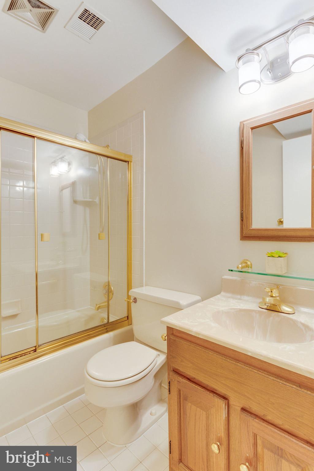 TYSONS COURT - Residential