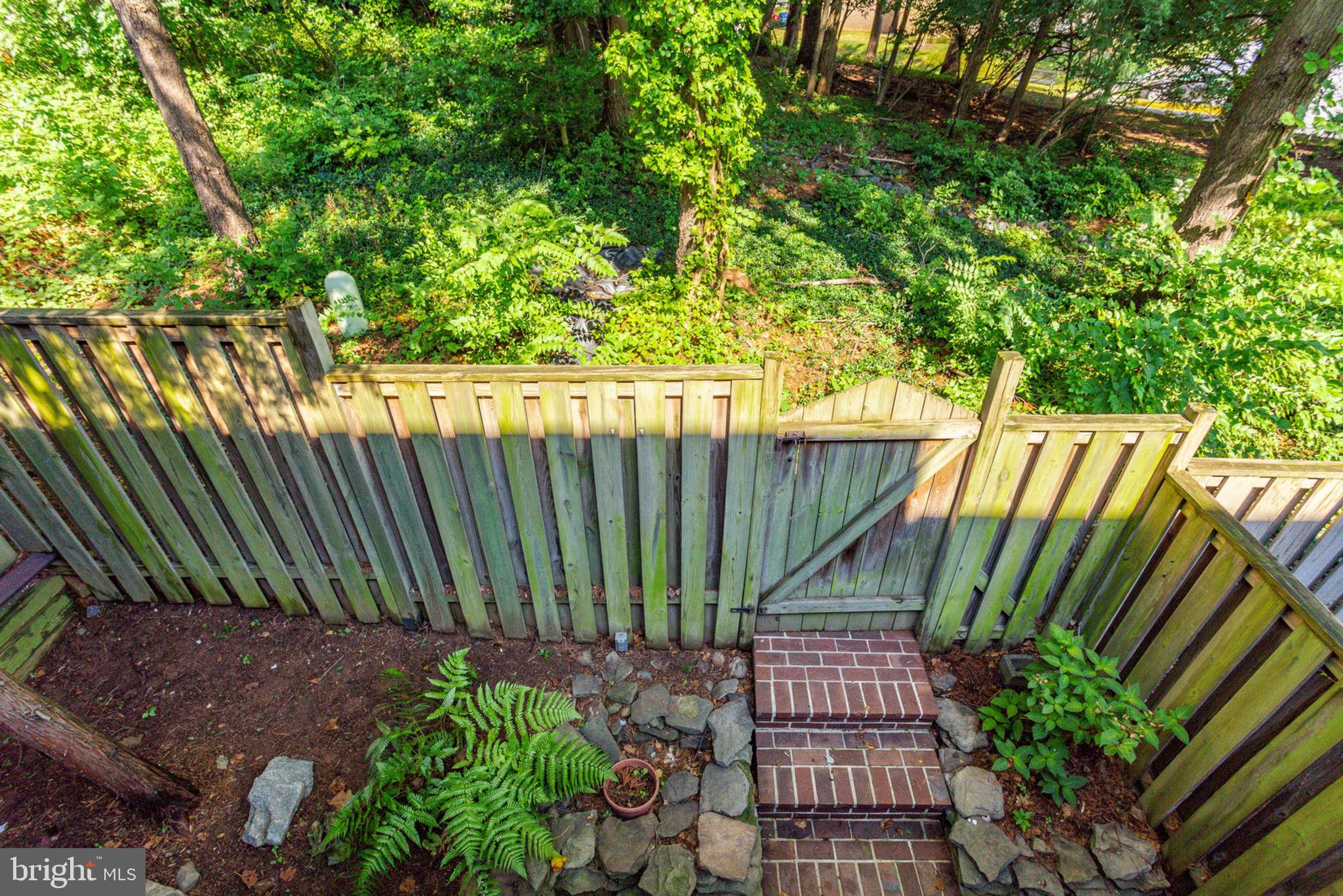 TYSONS COURT - Residential