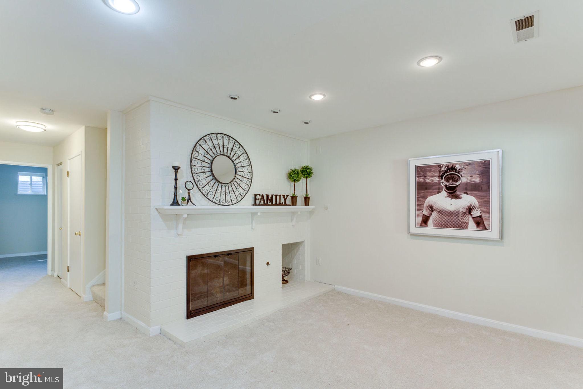 TYSONS COURT - Residential