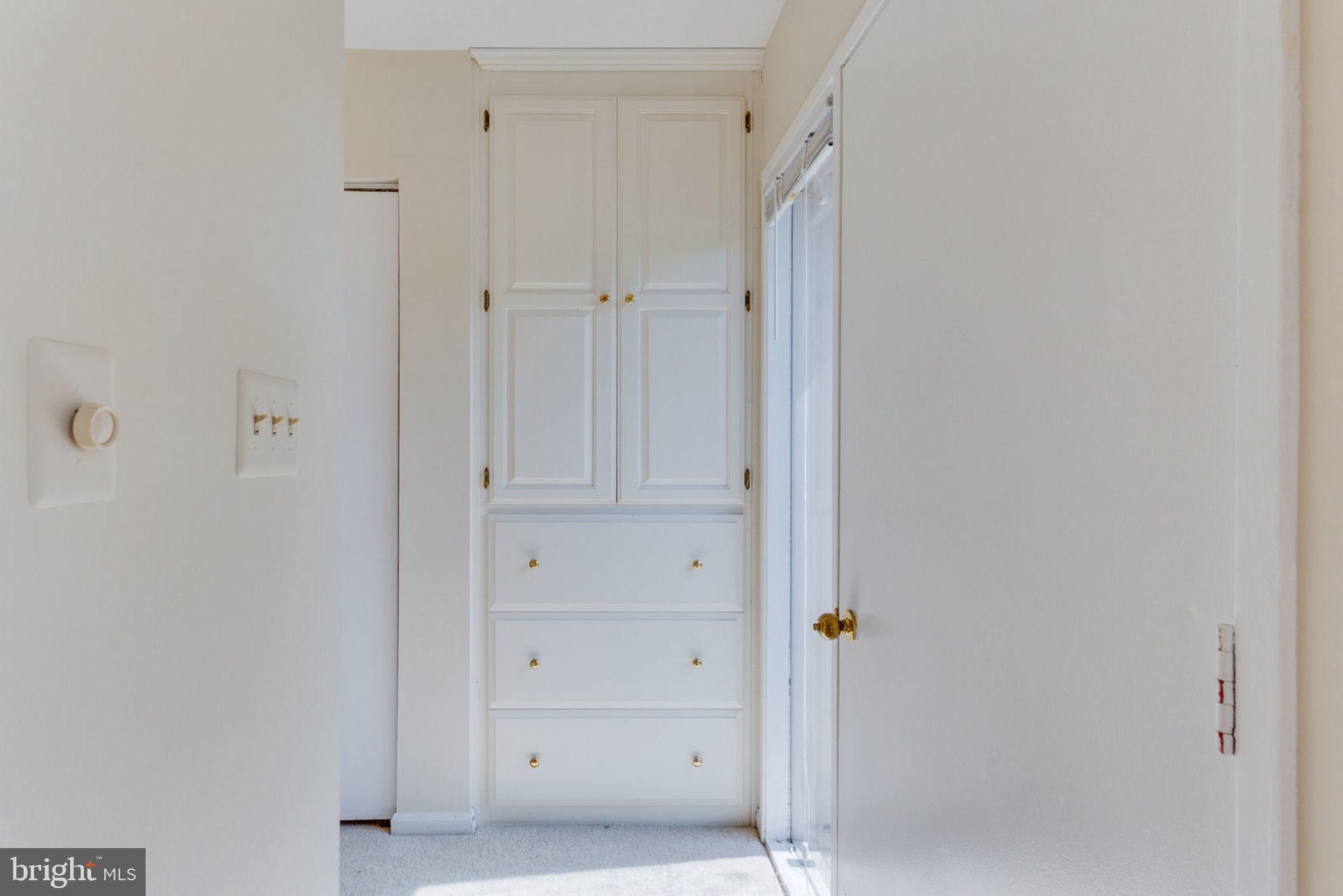 TYSONS COURT - Residential