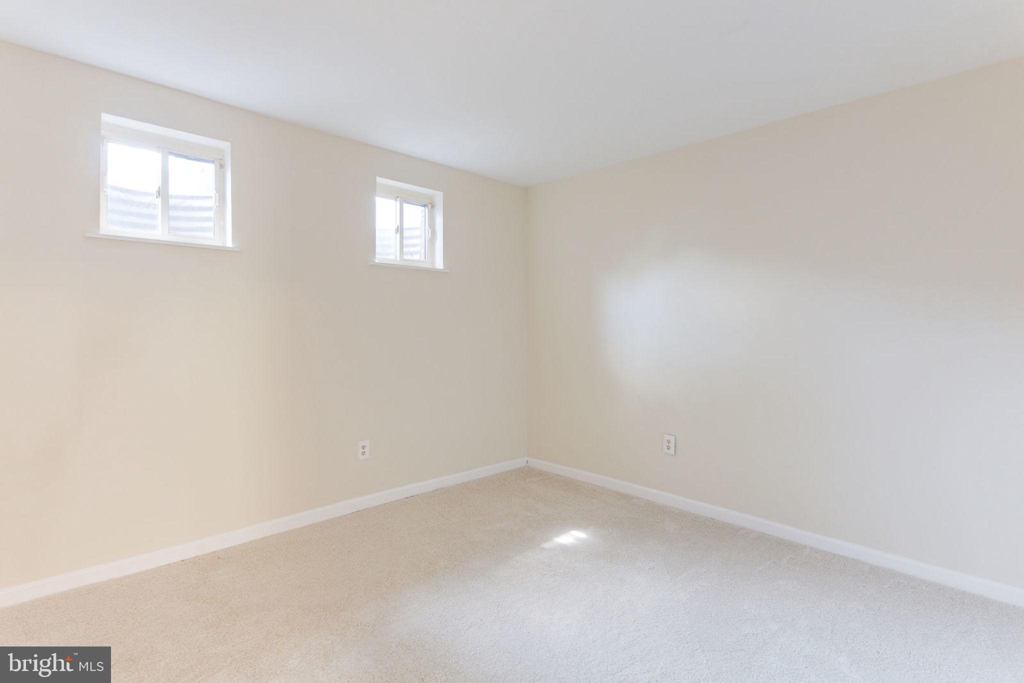 TYSONS COURT - Residential