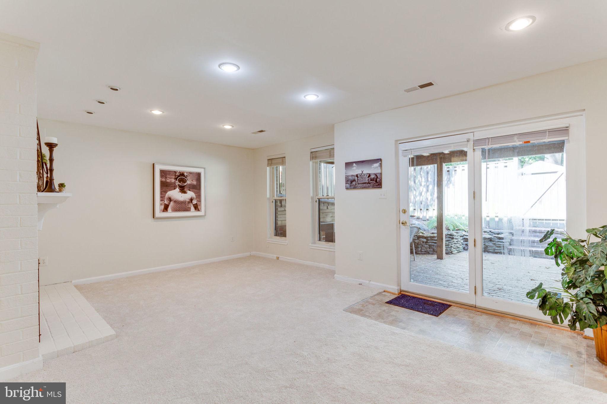 TYSONS COURT - Residential