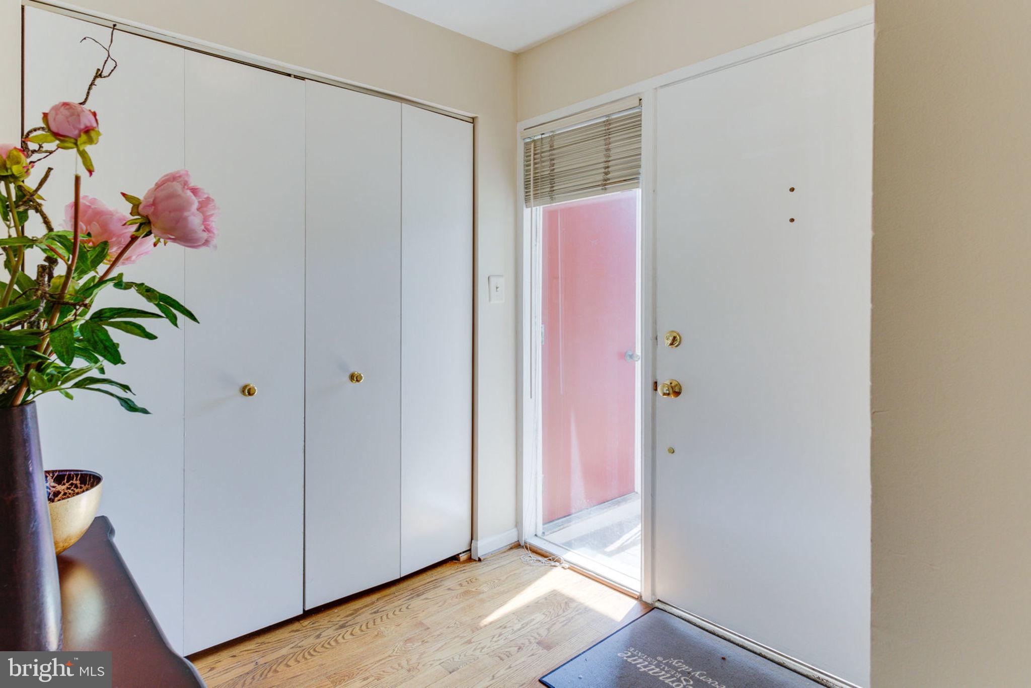 TYSONS COURT - Residential