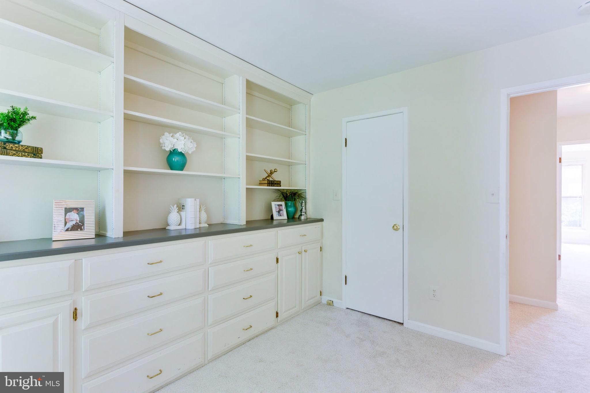 TYSONS COURT - Residential