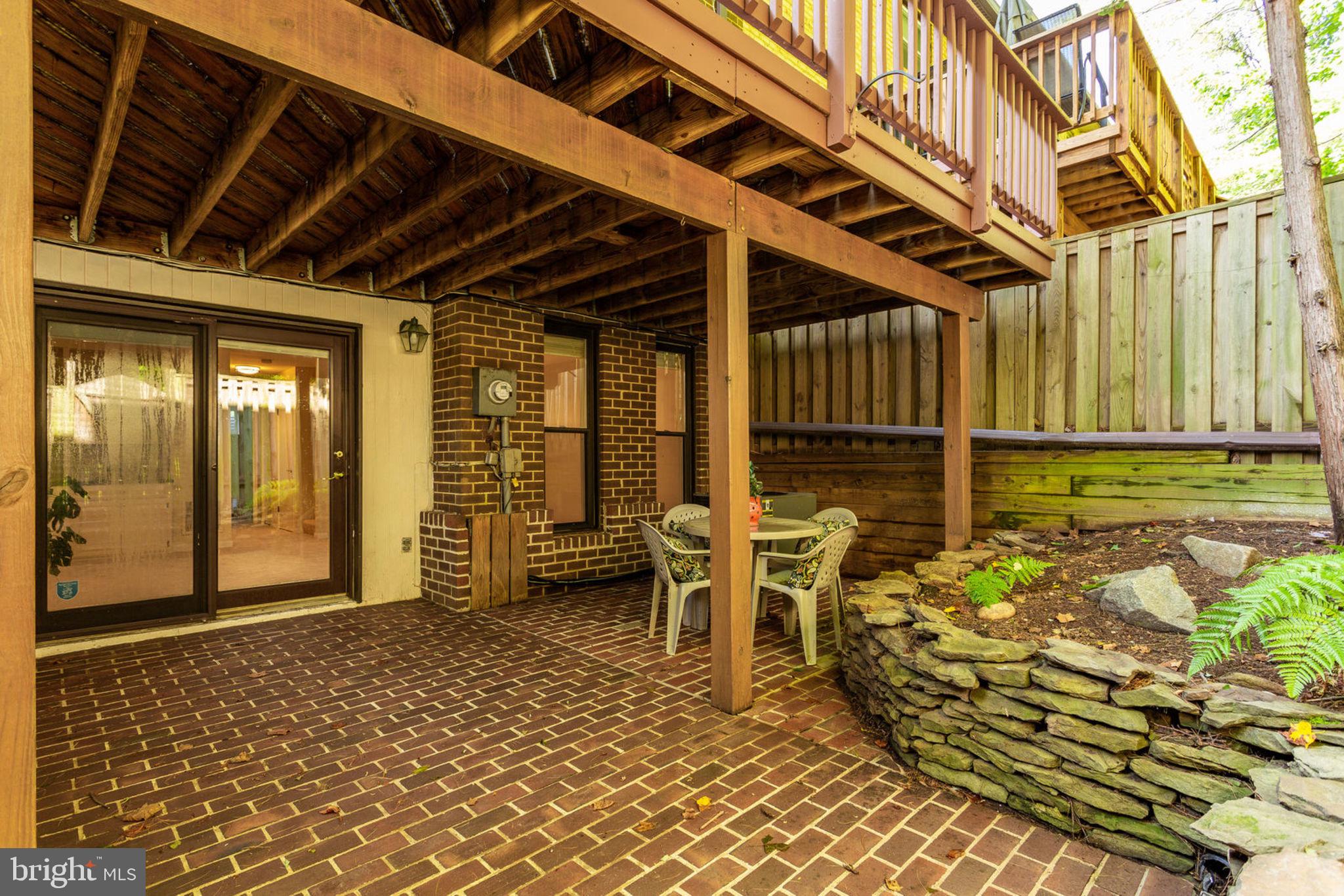 TYSONS COURT - Residential