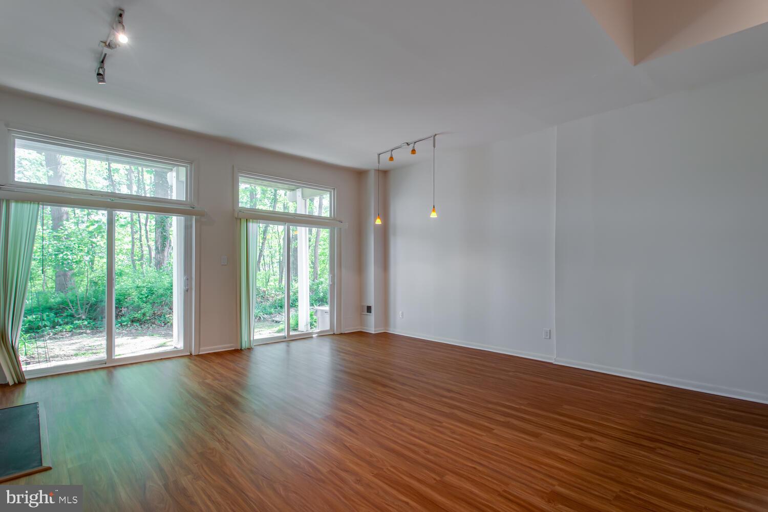 RESTON - Residential Lease