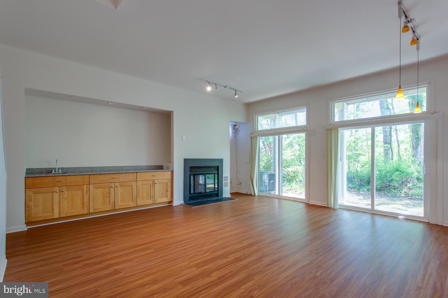 RESTON - Residential Lease