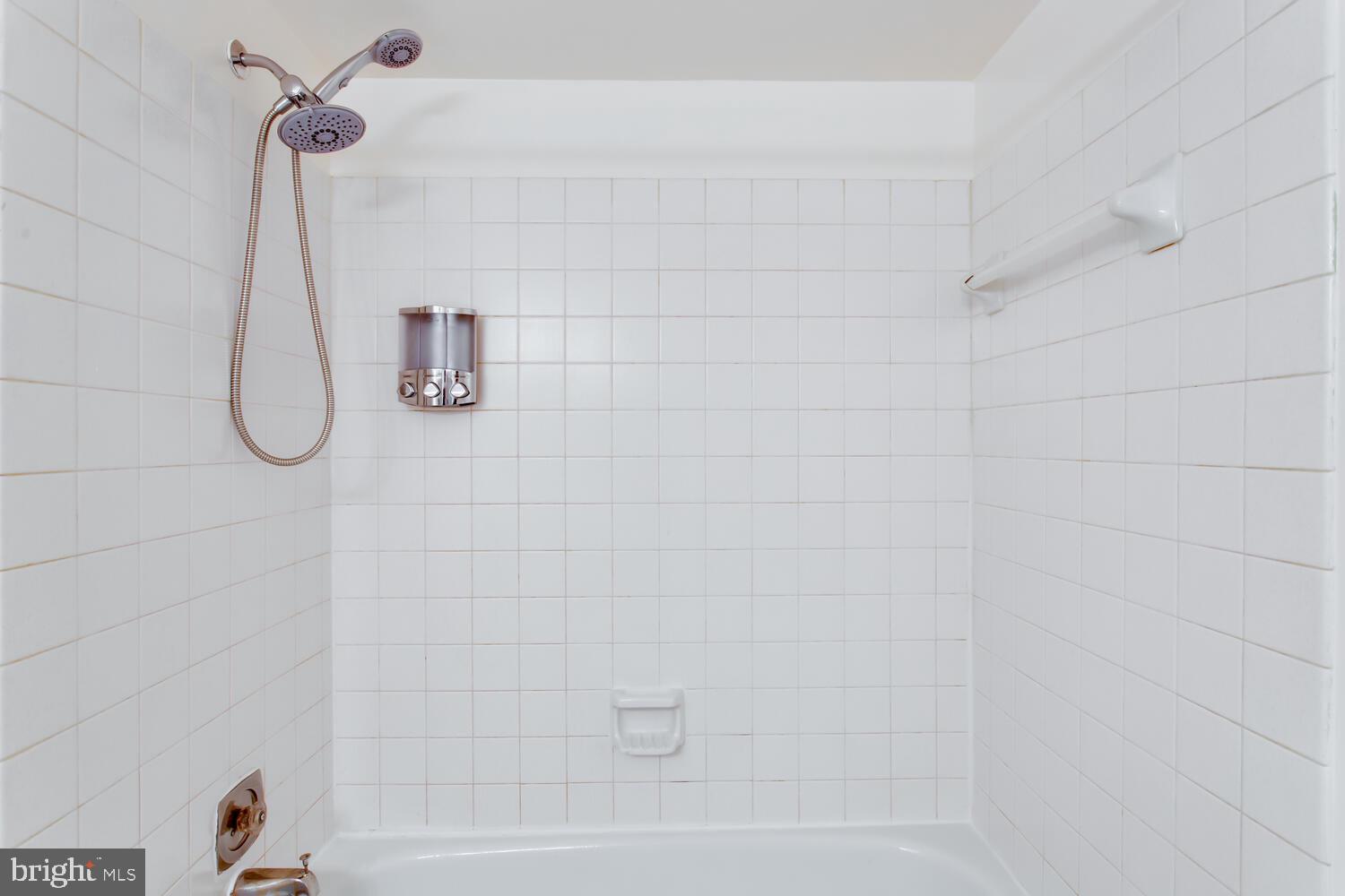 RESTON - Residential Lease