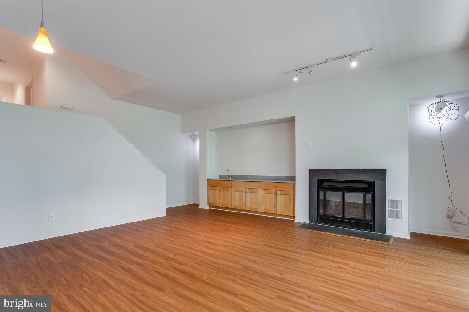 RESTON - Residential Lease