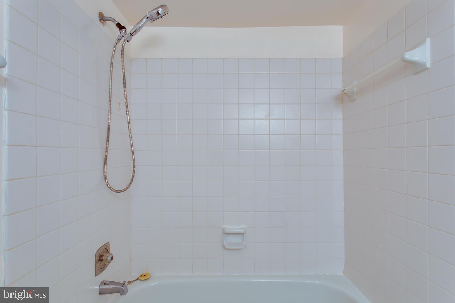 RESTON - Residential Lease