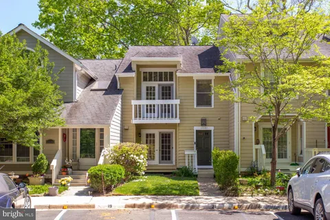 11121 Watermans Drive, Reston, VA MLS: VAFX2237036