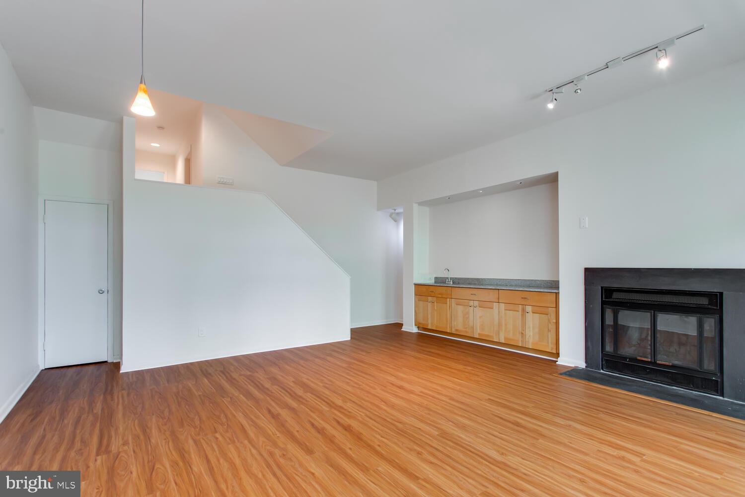 RESTON - Residential Lease