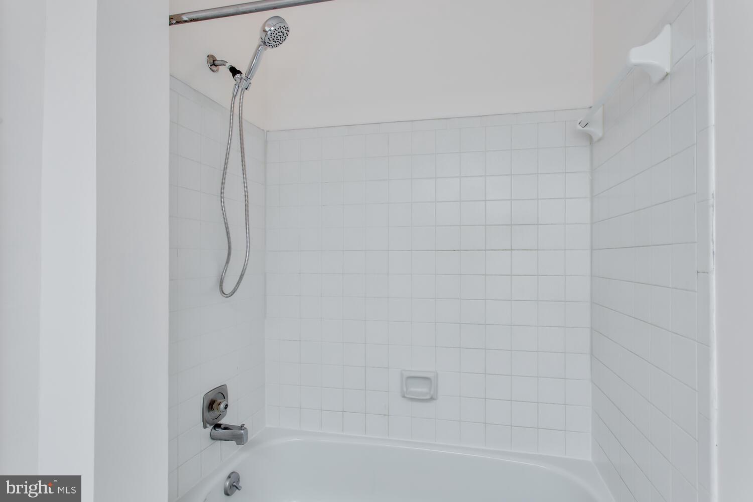 RESTON - Residential Lease