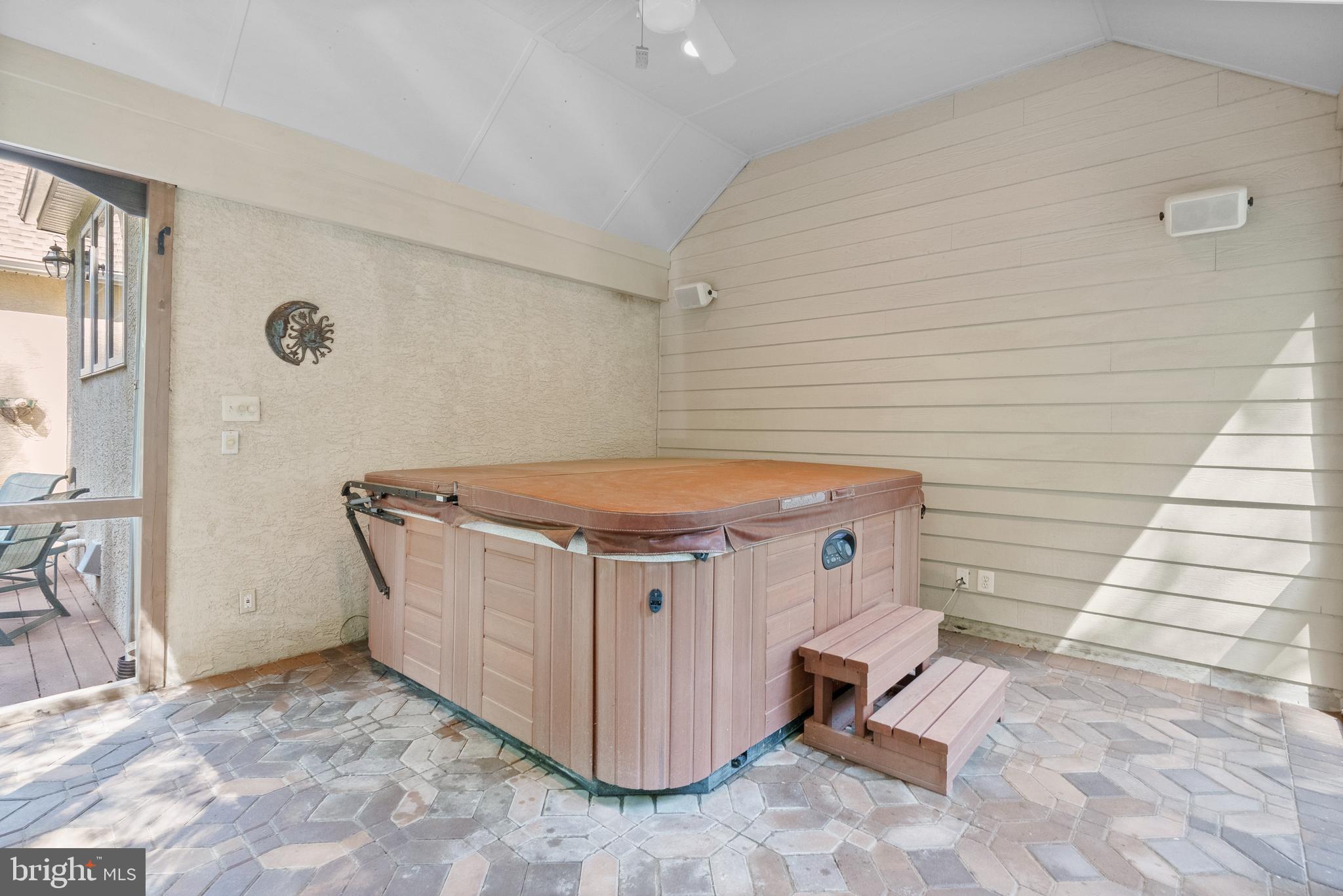 COURTS AT LONGWOOD - Residential