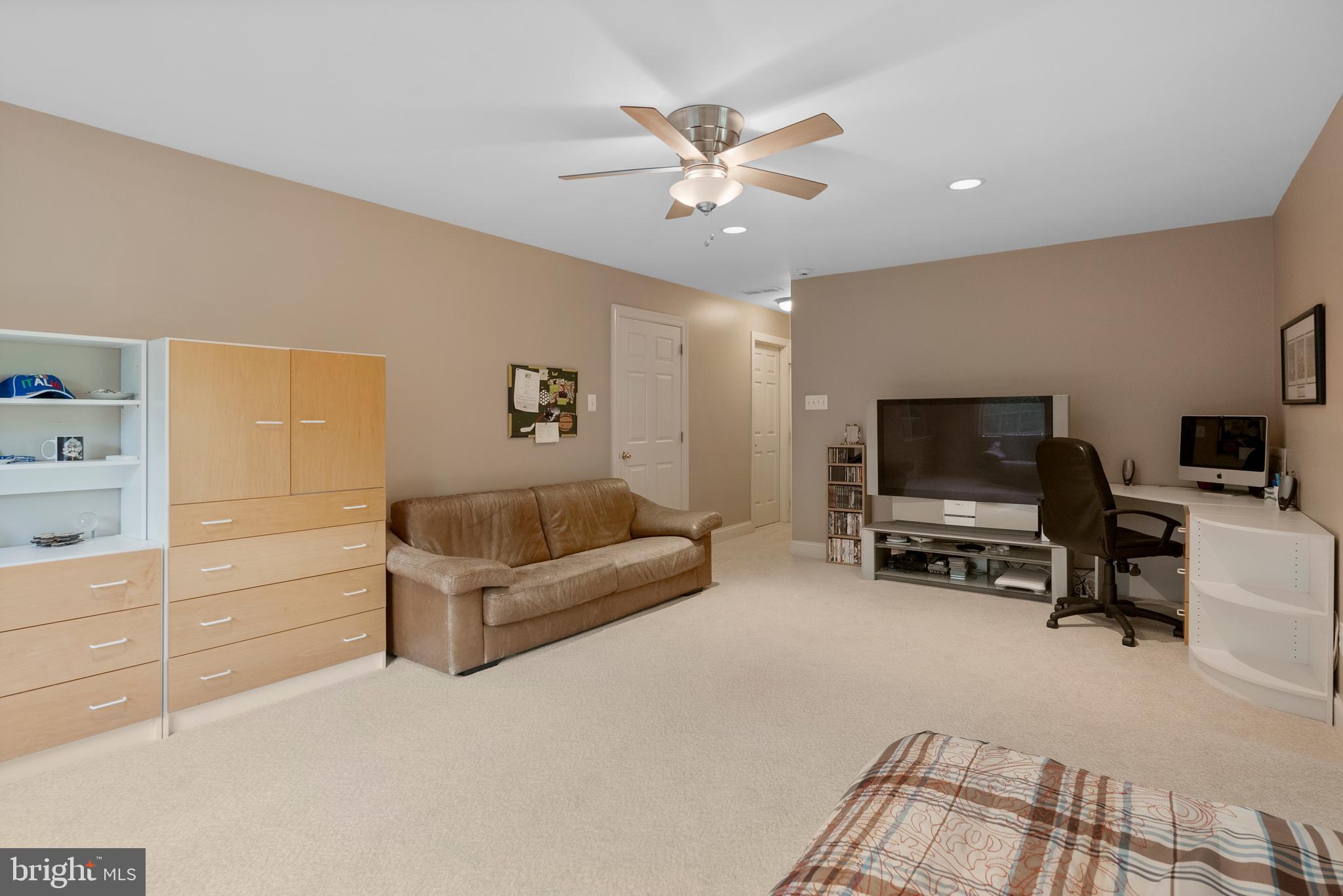 COURTS AT LONGWOOD - Residential