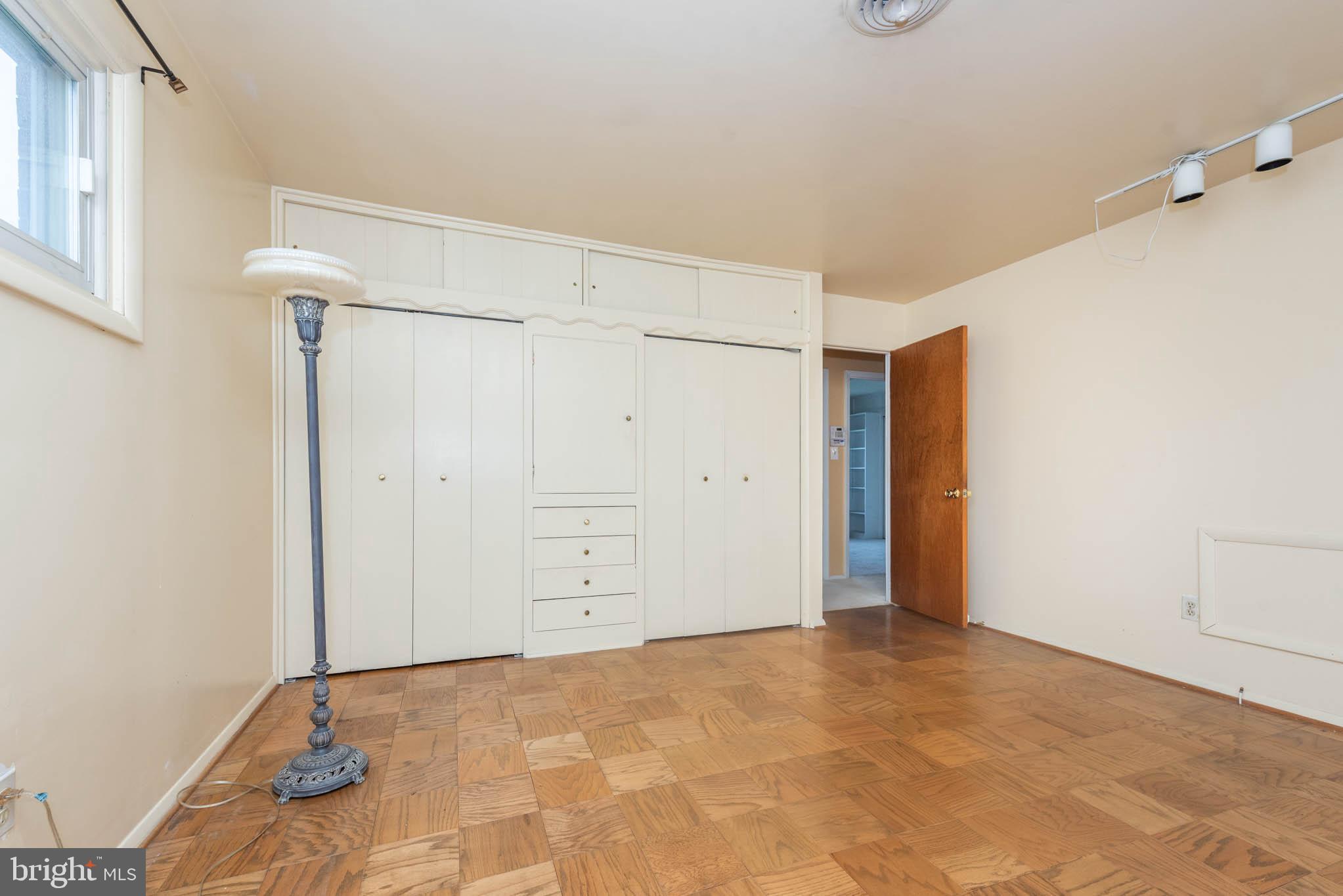 PERRING PARK - Residential