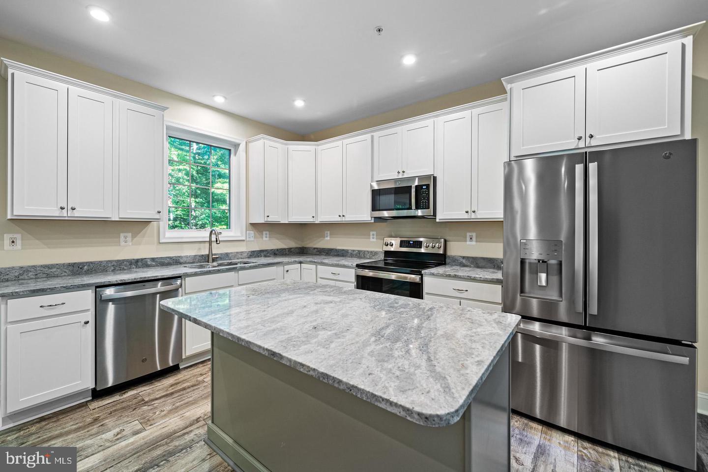 DRUM POINT - Residential