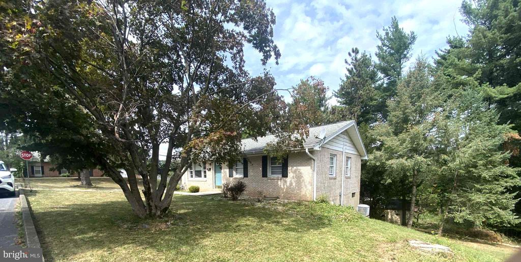 Photo of 4800 E Circle Drive, HARRISBURG, PA 17111 (MLS # PADA2049884)