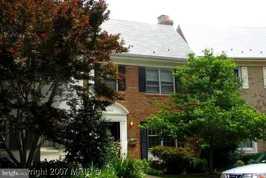 LOCATION! SPACIOUS 3 LVLS FINISHED BRICK TH WITH 3 BR 2 FULL BATHS/2 HALF BATHS, GOURMET KITCHEN, HARDWOOD FLOOR LARGE BRS, 2 FIREPLACES, WALK OUT TO LARGE BRICK PATIO WITH BRICK FENCING, WALK TO SILVER LINE METRO, CLOSE TO MAJOR SHOPPING, GOURMET RESTAURANTS, DOWNTOWN MCLEAN.