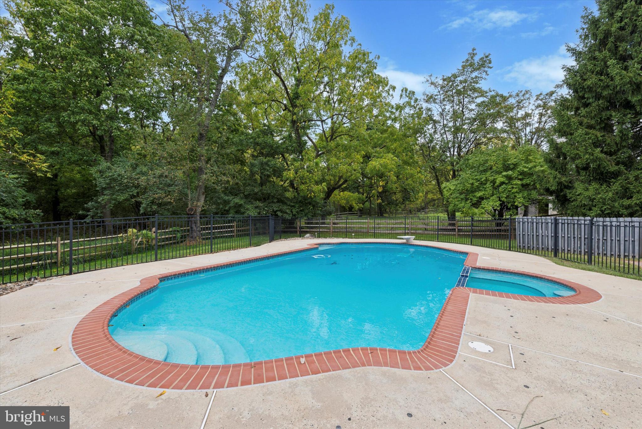 SUMMERHILL - Residential