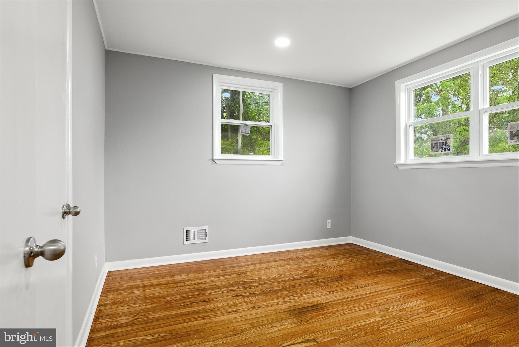 WINDSOR  MILL - Residential