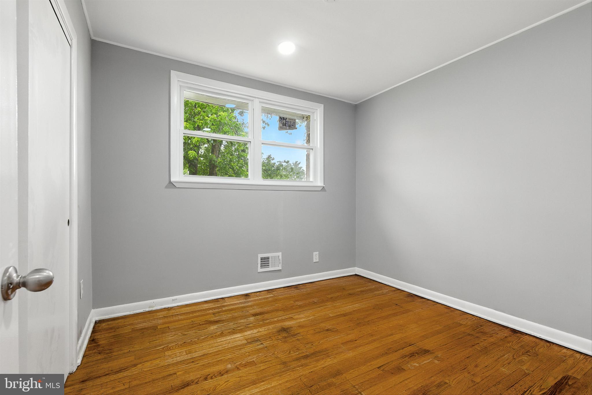 WINDSOR  MILL - Residential
