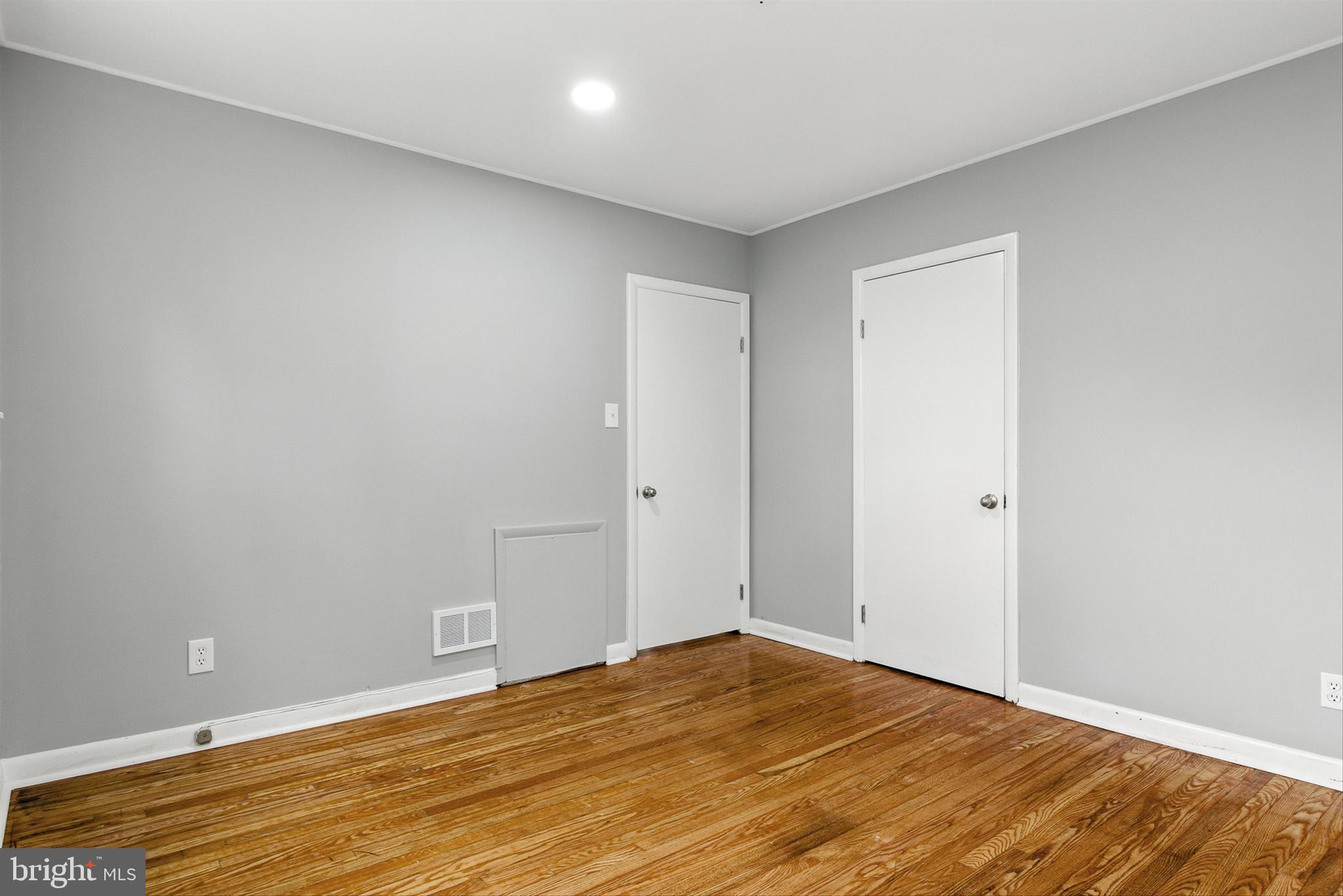 WINDSOR  MILL - Residential