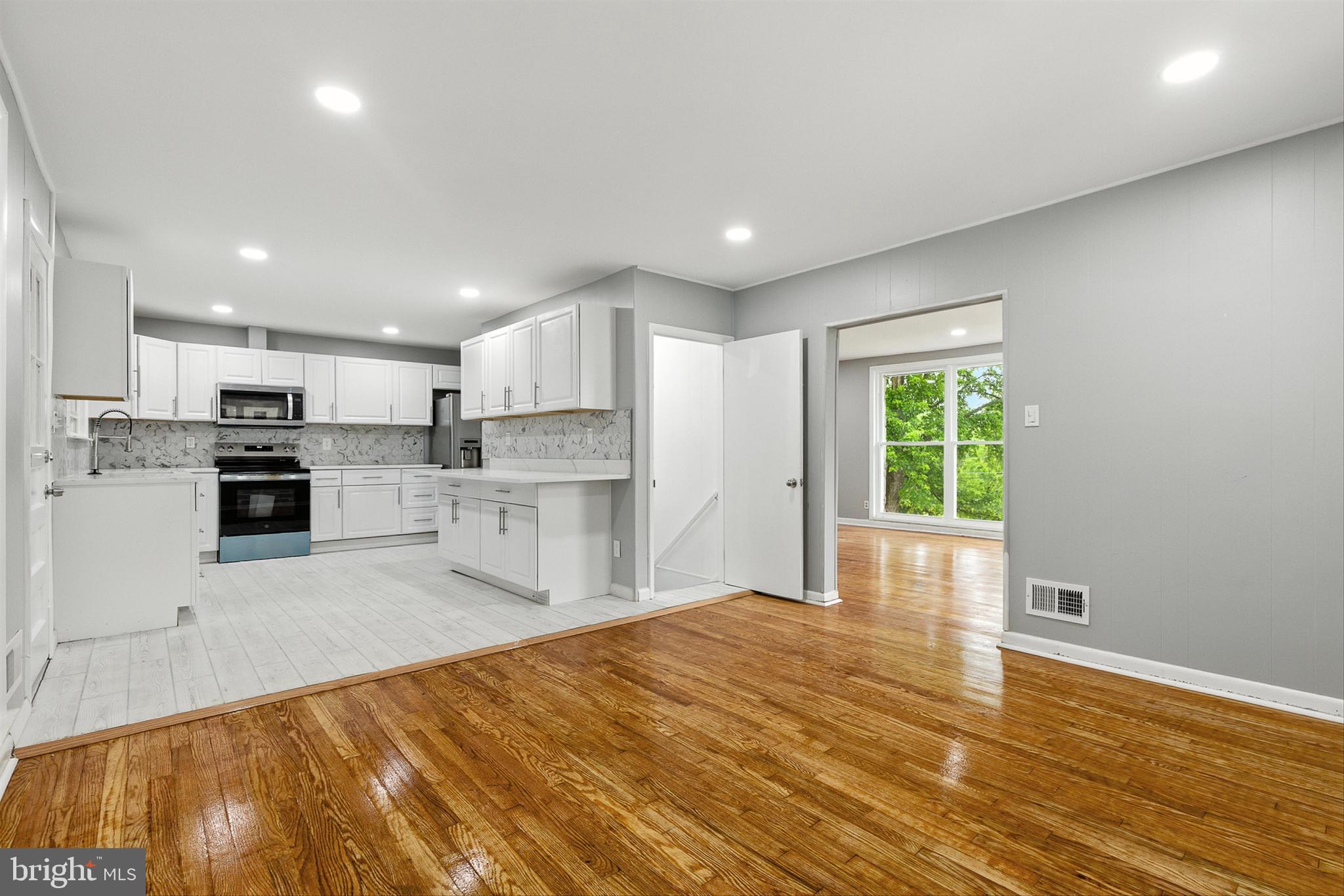 WINDSOR  MILL - Residential