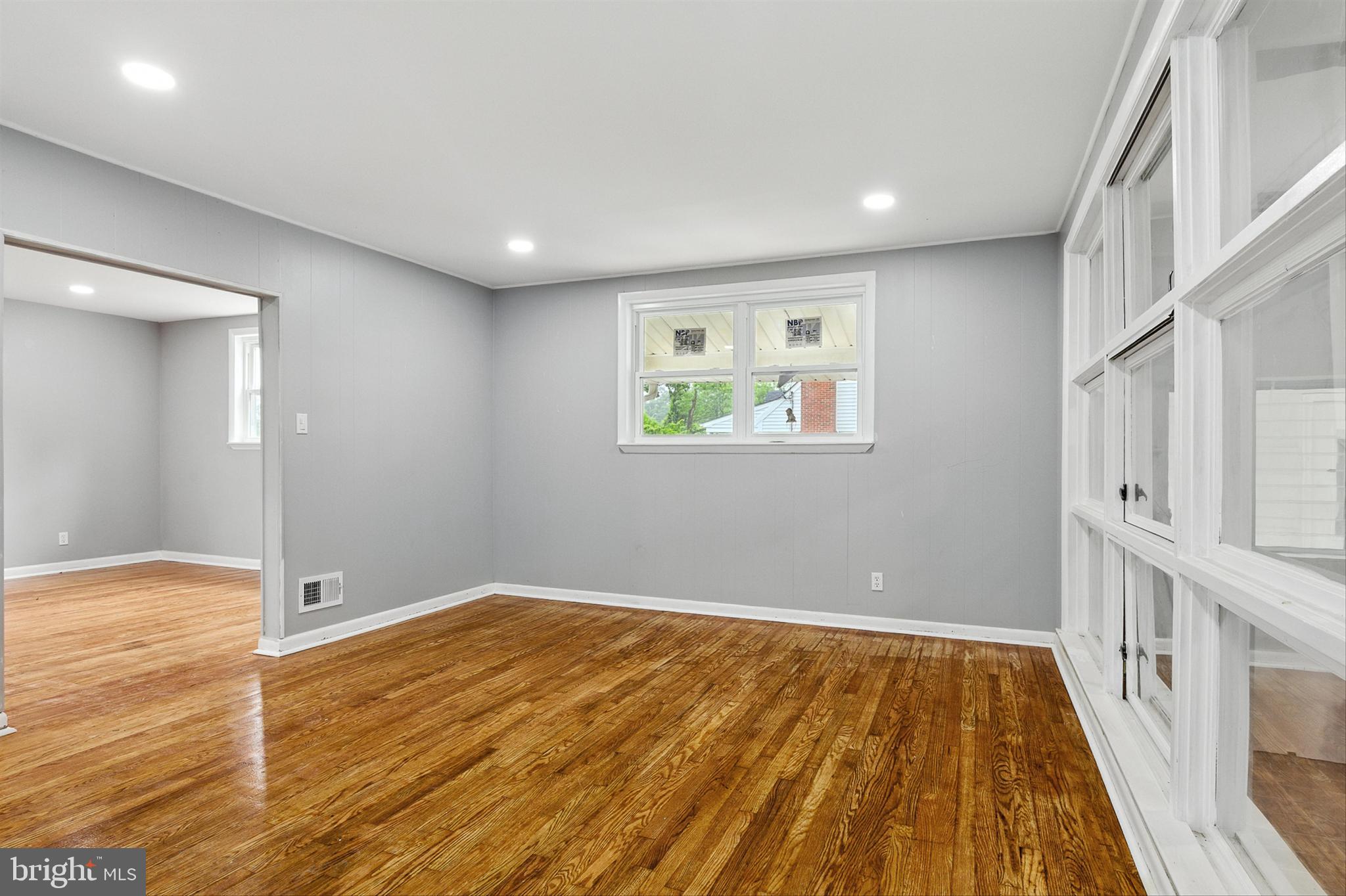 WINDSOR  MILL - Residential
