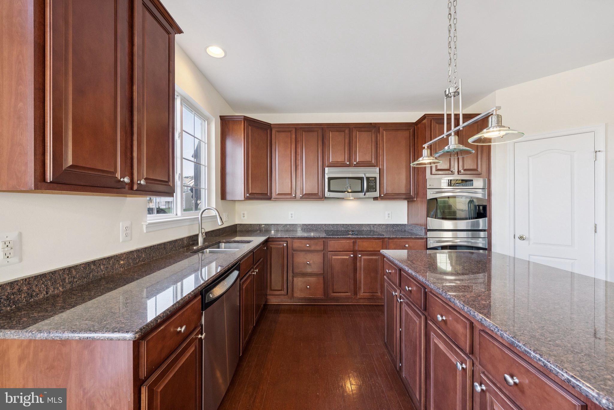 4233 TALMADGE CIRCLE