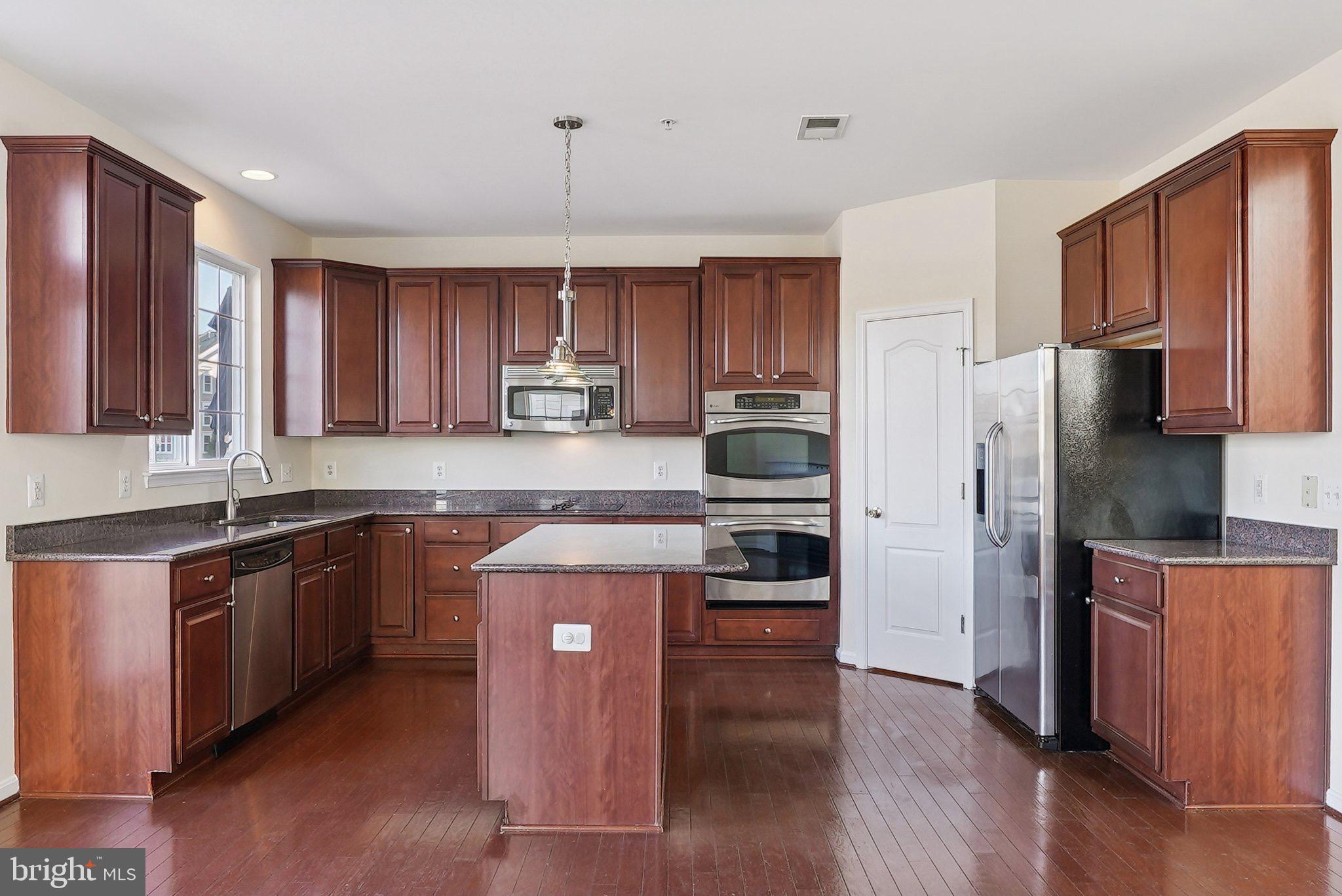 4233 TALMADGE CIRCLE