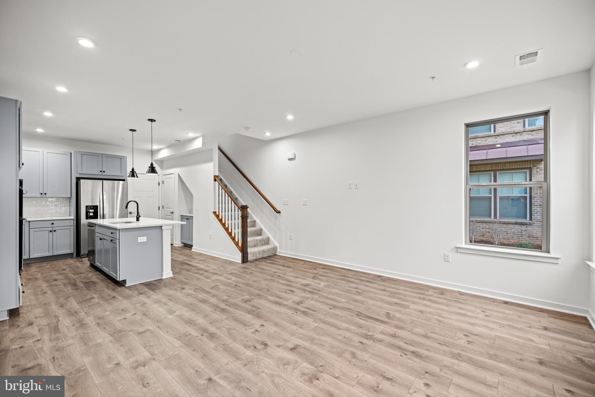 REGAL CHASE - Residential Lease