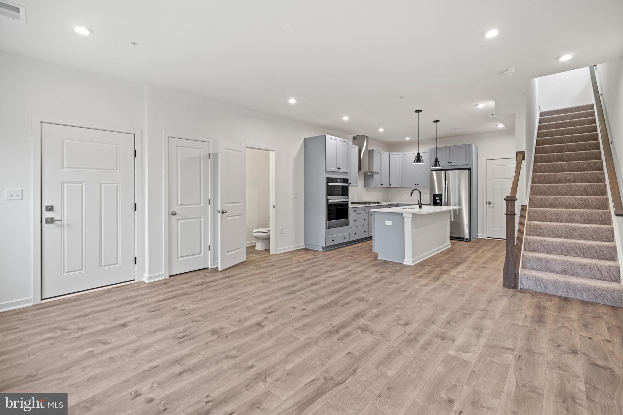 REGAL CHASE - Residential Lease