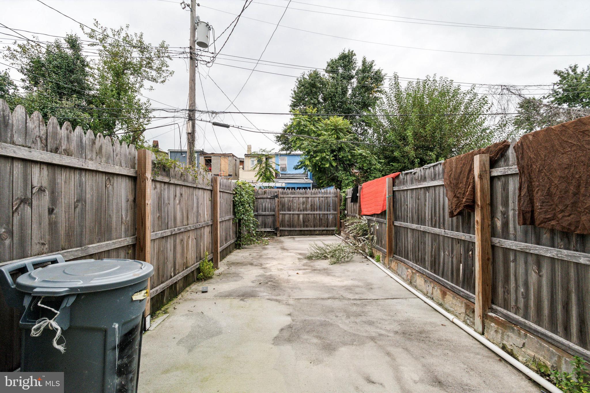 ALBEMARLE SQUARE - Residential