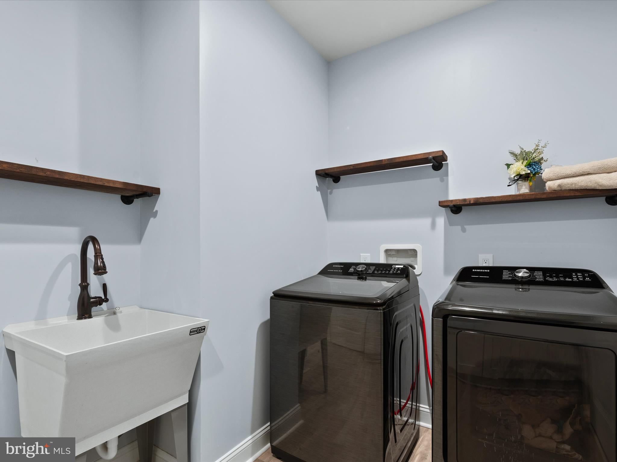 LAKEVIEW ESTATES - Residential