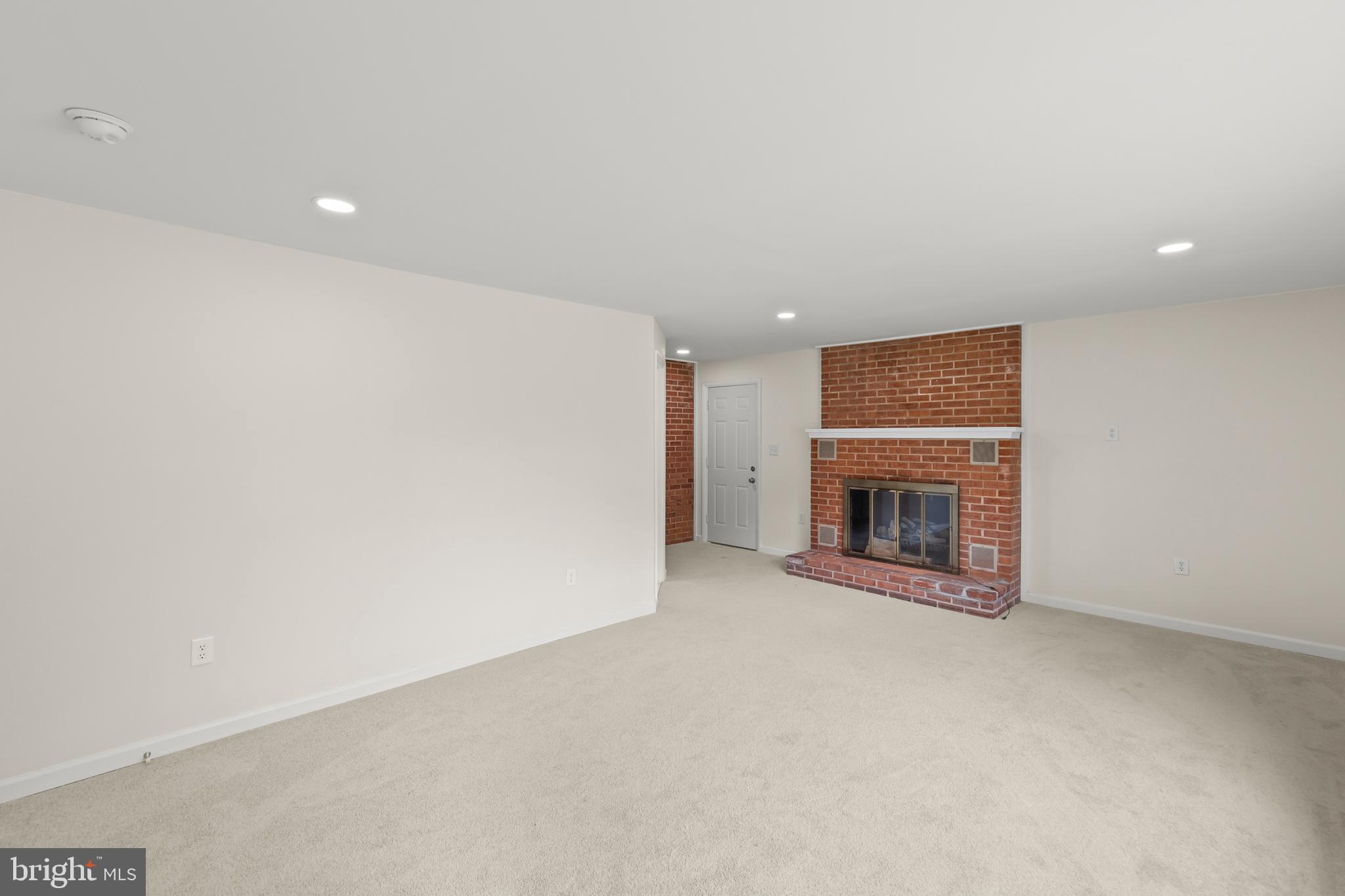 SUMMIT POINT - Residential