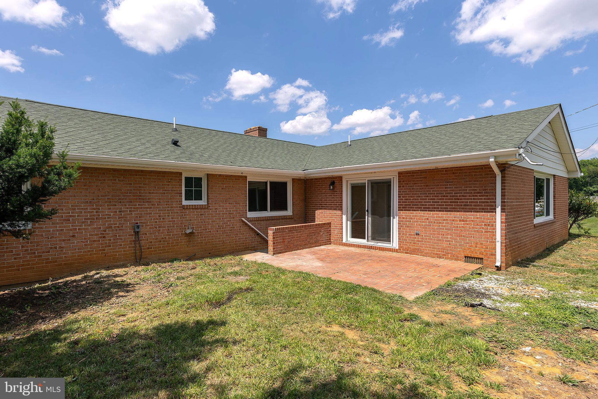 SUMMIT POINT - Residential