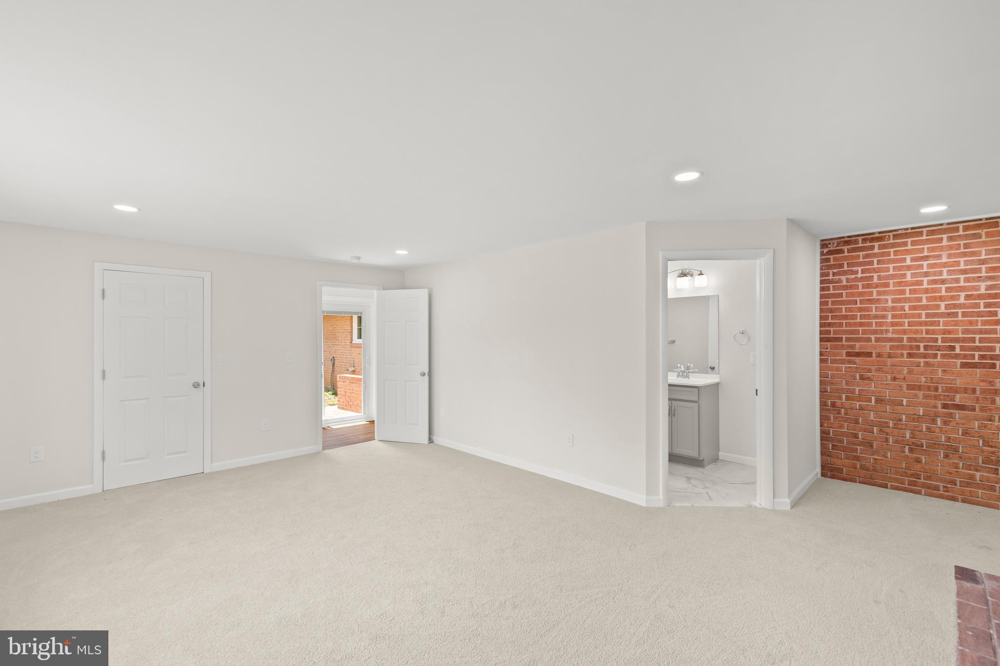 SUMMIT POINT - Residential