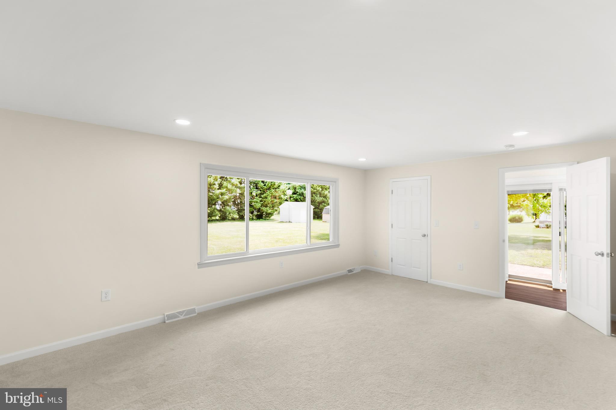 SUMMIT POINT - Residential