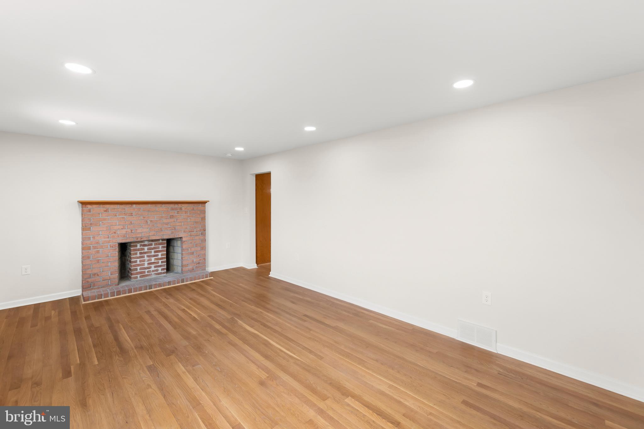 SUMMIT POINT - Residential