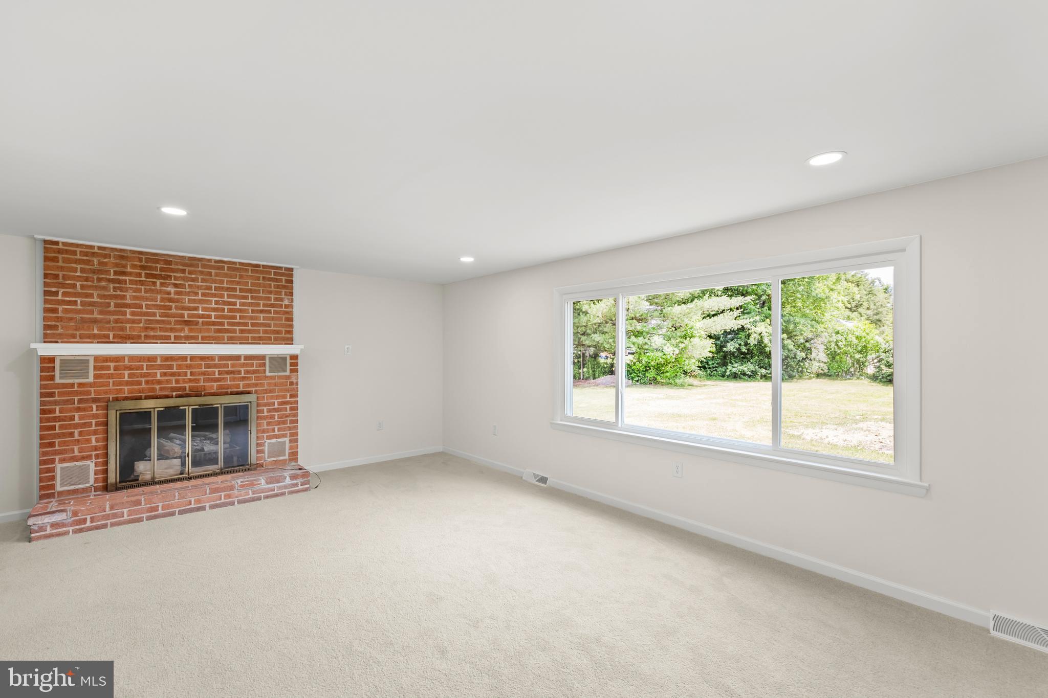 SUMMIT POINT - Residential