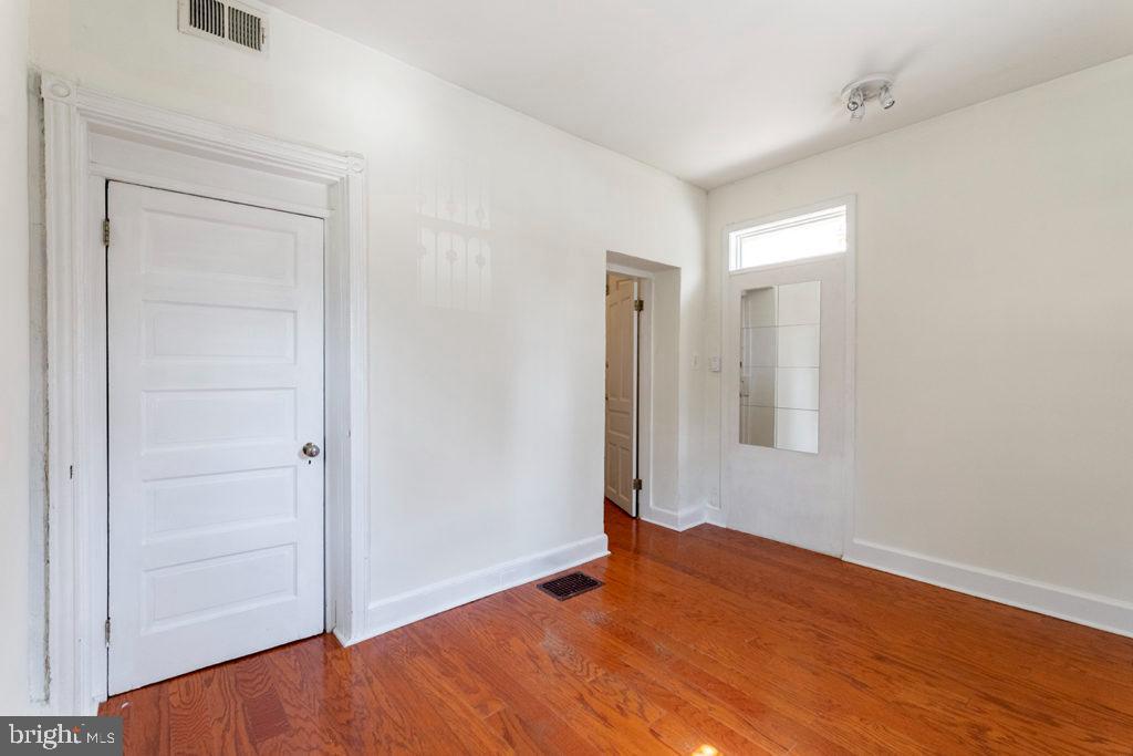 UNIVERSITY CITY - Residential Lease