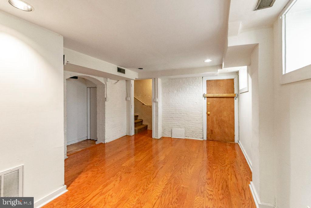 UNIVERSITY CITY - Residential Lease