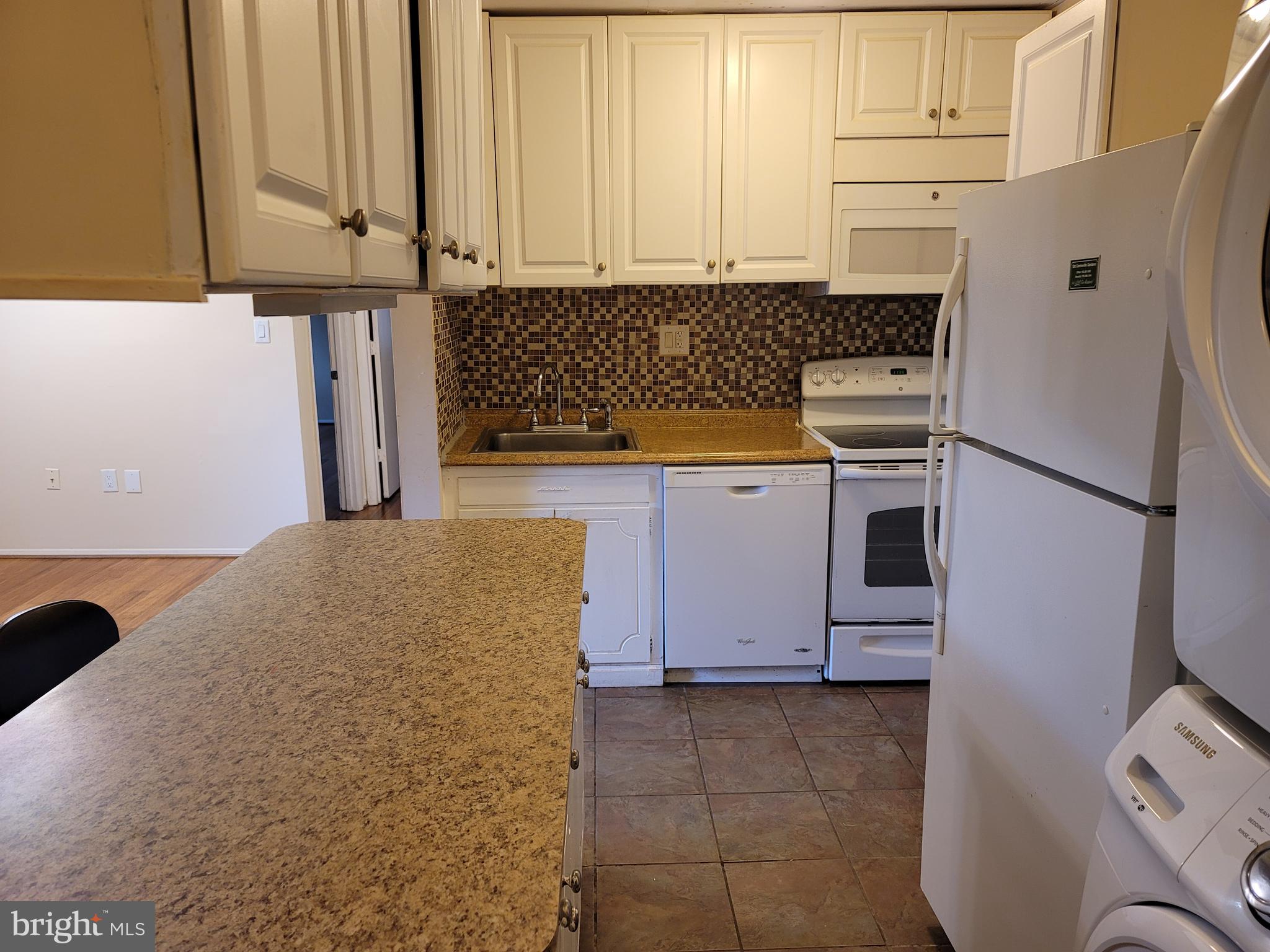 OLD CENTREVILLE GARDENS - Residential Lease