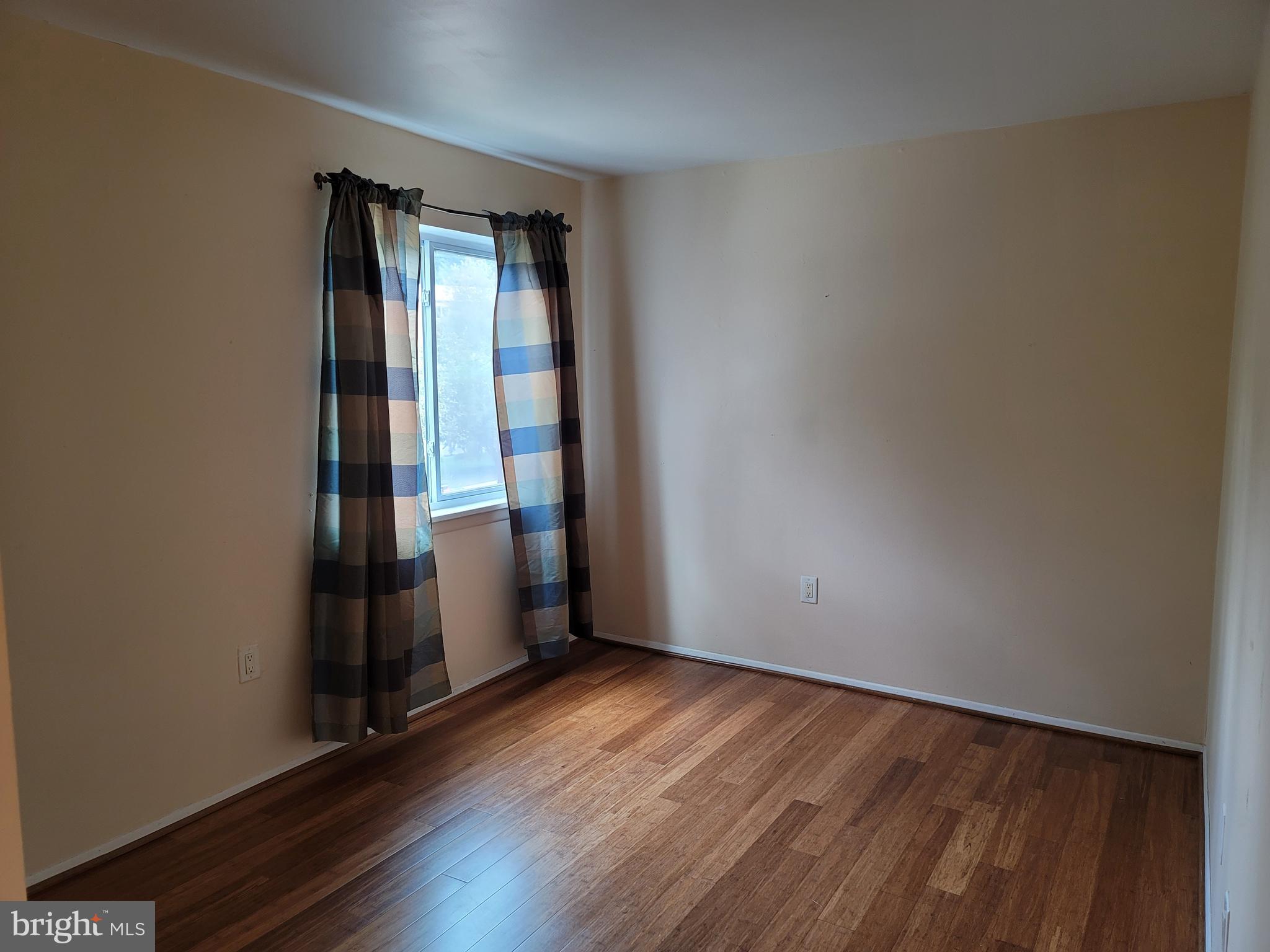 OLD CENTREVILLE GARDENS - Residential Lease