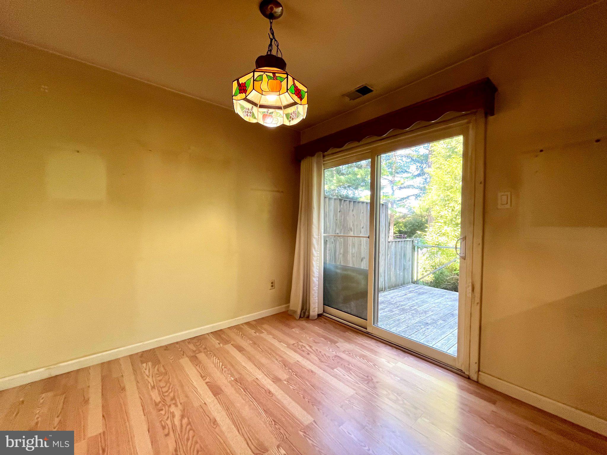 903 CLOVER PLACE