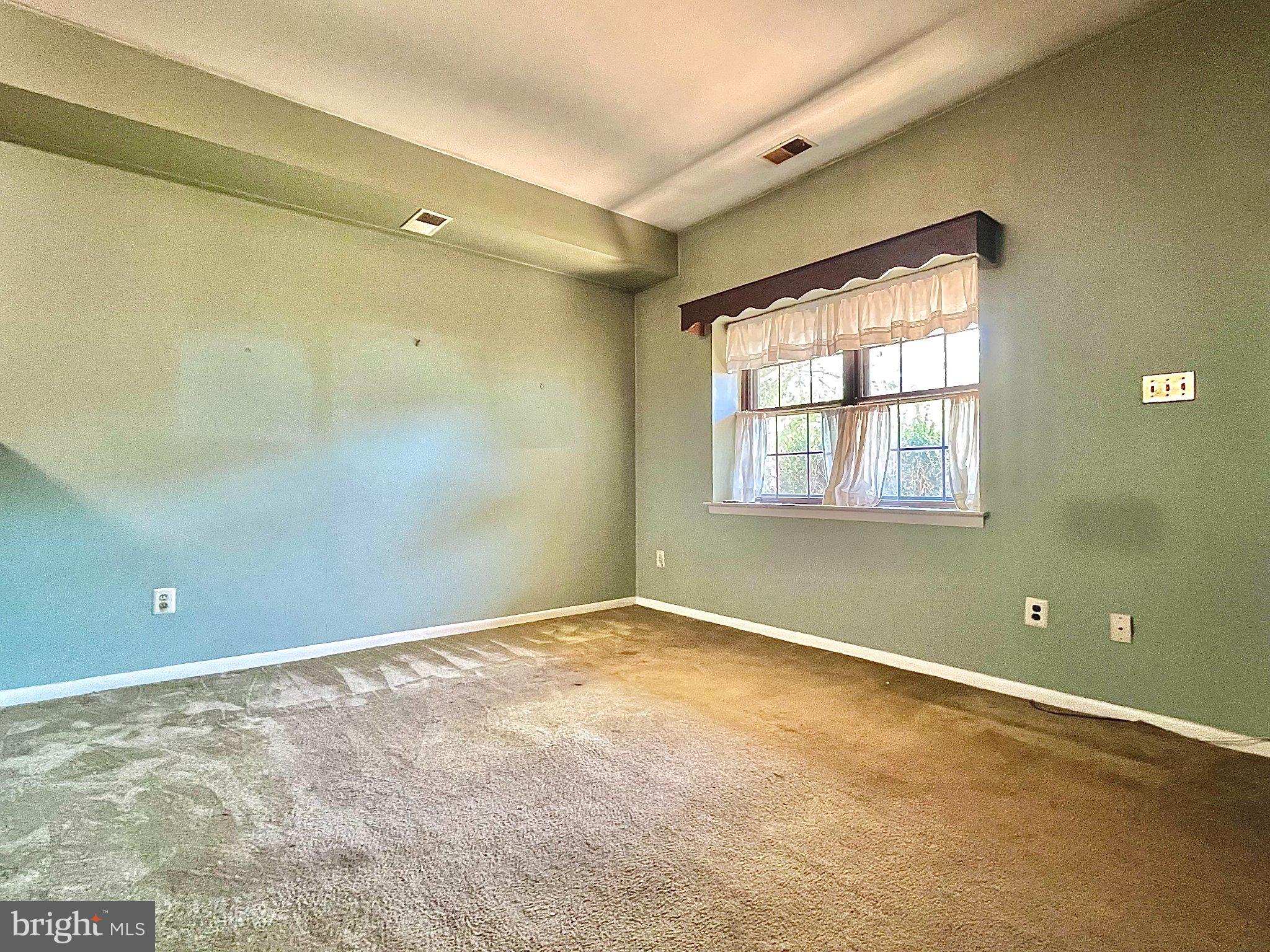 903 CLOVER PLACE